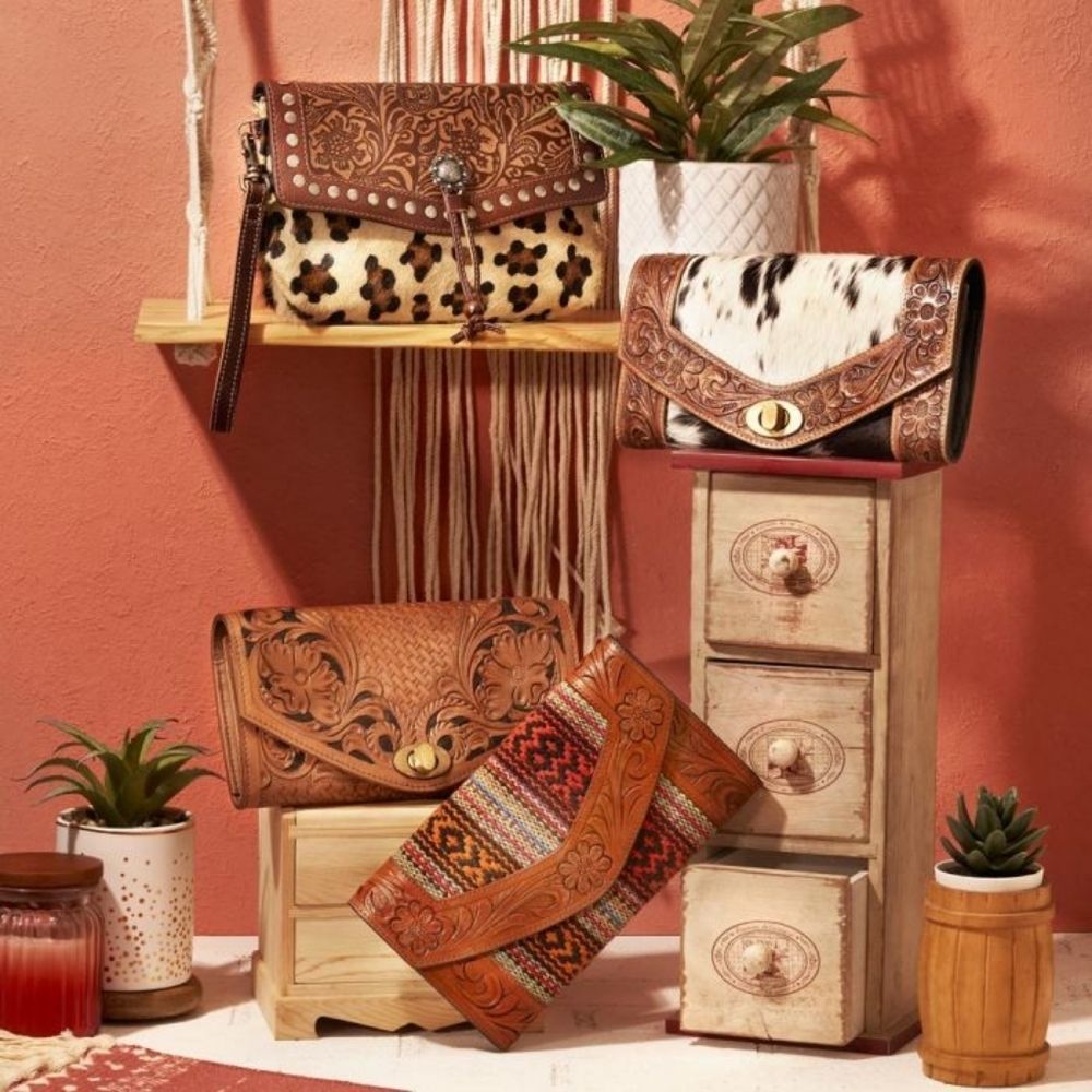 XL Acclaim tribal rug portfolio wallet, genuine handtooled leather - Picture 10 of 13